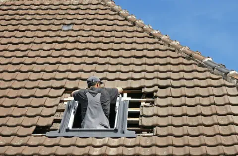 Pose de velux - Mouliets-et-Villemartin